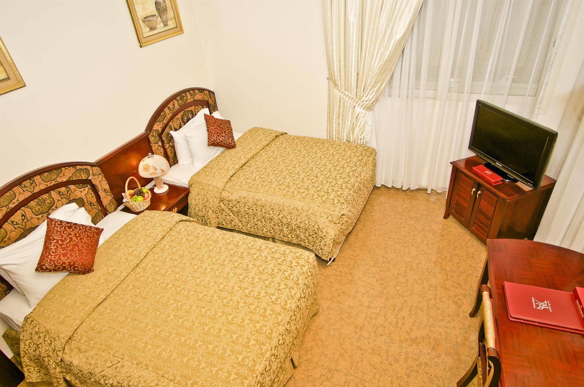 Safeer International Hotel By Brothers International Маскат Екстериор снимка
